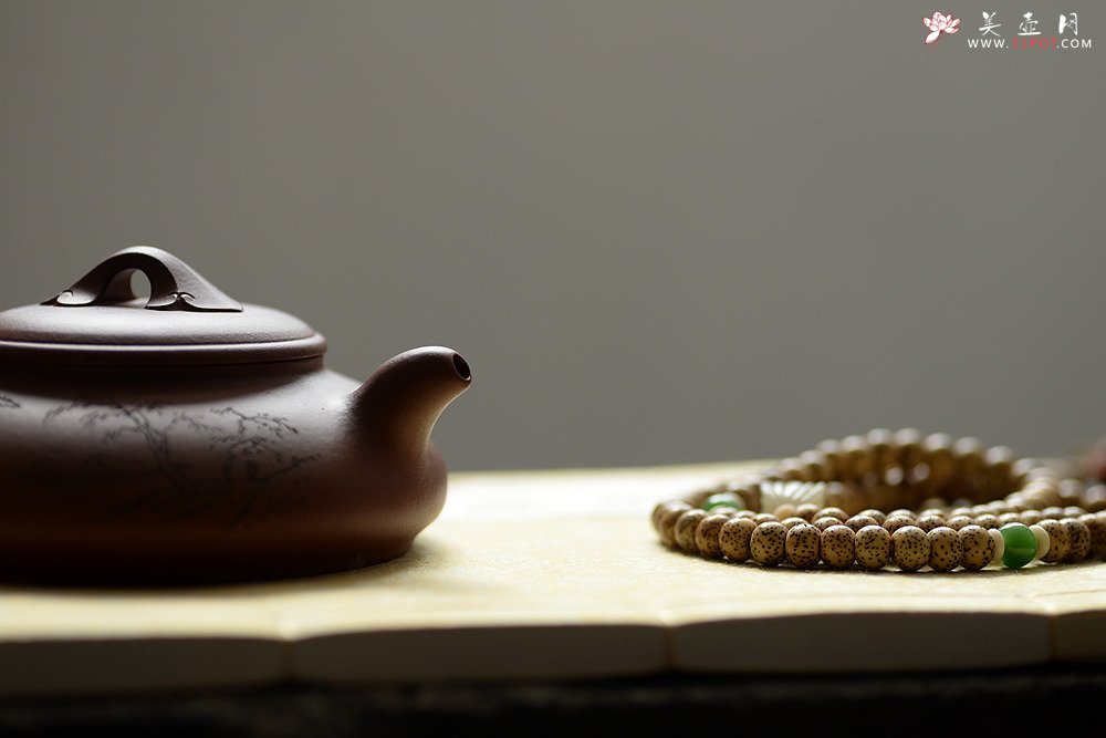 紫砂壶图片：张听刚精心装饰 文气之作 心旷神宁 福如意  - 宜兴紫砂壶网