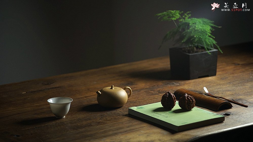 紫砂壶图片：于洪霞全手新品 娇小可人 纯正本山段泥  秋之小瓜  - 宜兴紫砂壶网