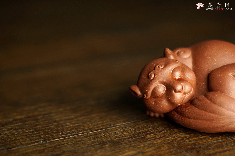 紫砂壶图片：细工大赞 刘祥精品雕塑 指点迷经  - 宜兴紫砂壶网