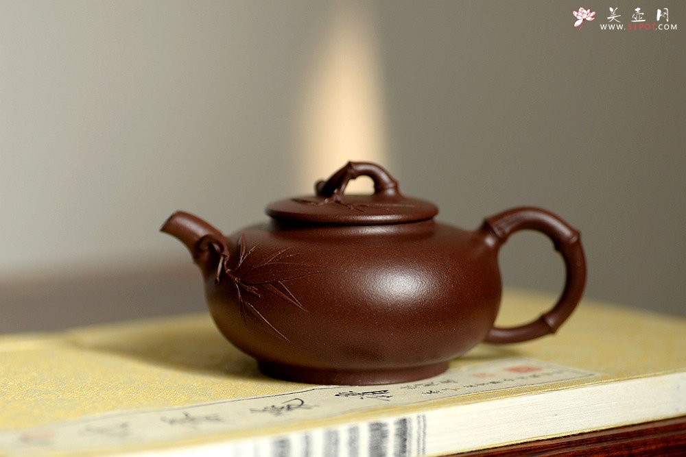 紫砂壶图片：优质老紫泥 大口实用 全手小智竹 贴叶飘逸 - 宜兴紫砂壶网