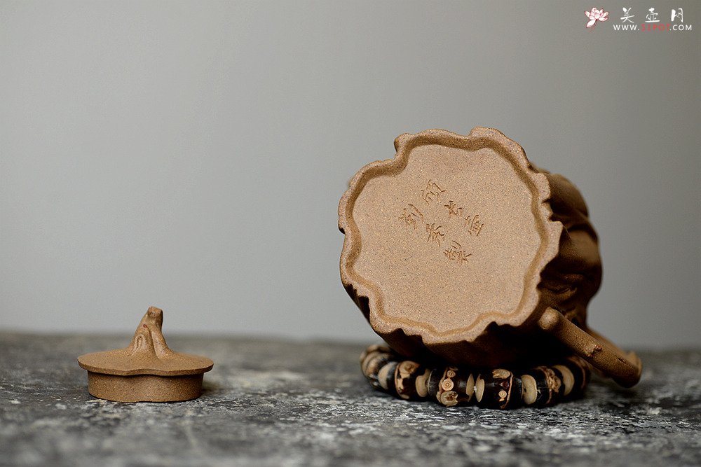 紫砂壶图片：刘秀全手经典作品 肌理自然生动 高挑挺拔 古朴之味~~颀长壶 - 宜兴紫砂壶网