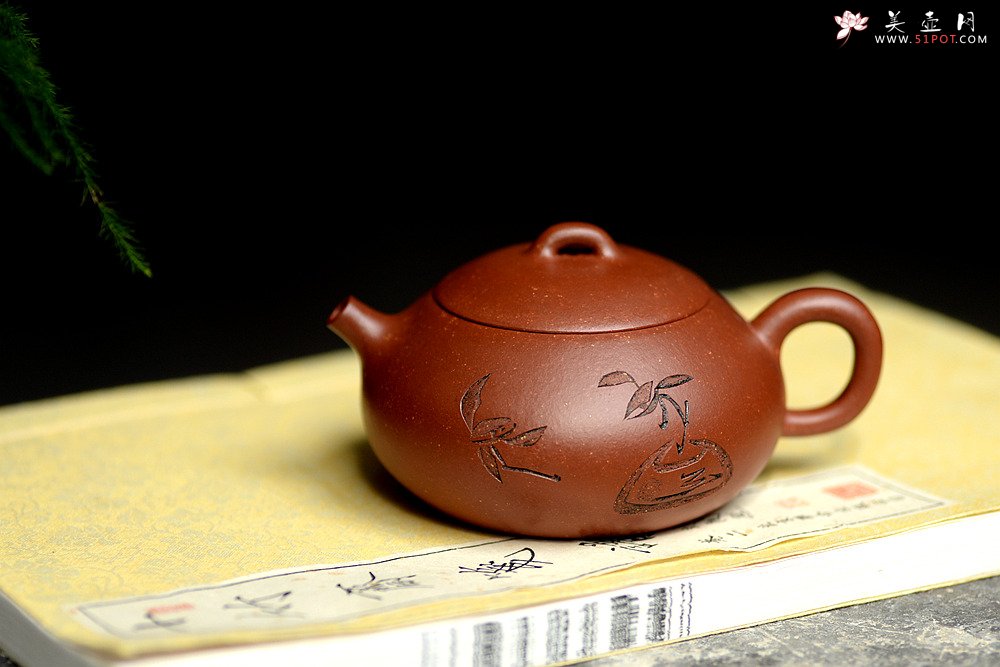 紫砂壶图片：美壶特惠 路达全手新品 温润可人 扁而不僵 全手扁腹二 - 宜兴紫砂壶网