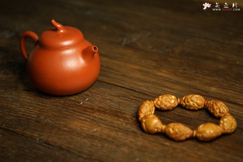 紫砂壶图片：传统器形 白云一片去悠悠~敦厚可人  全手茄段 - 宜兴紫砂壶网