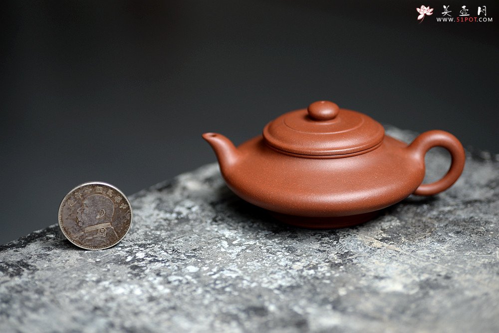 紫砂壶图片：国师顾小英作品 线条流畅 实用精品 水扁 绿茶知音 优质清水泥 - 宜兴紫砂壶网