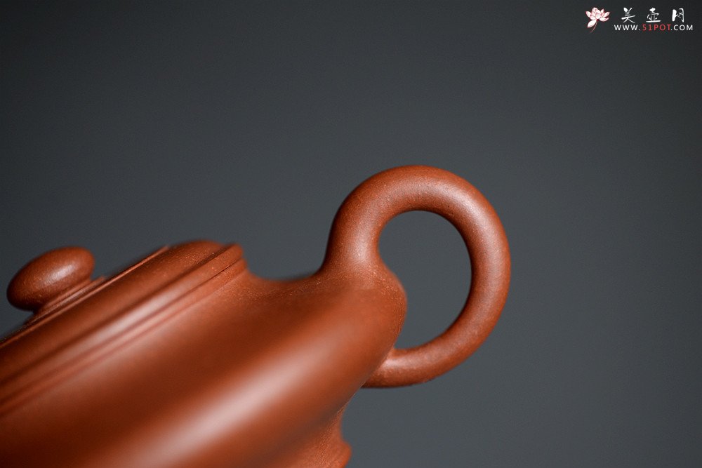 紫砂壶图片：国师顾小英作品 线条流畅 实用精品 水扁 绿茶知音 优质清水泥 - 宜兴紫砂壶网