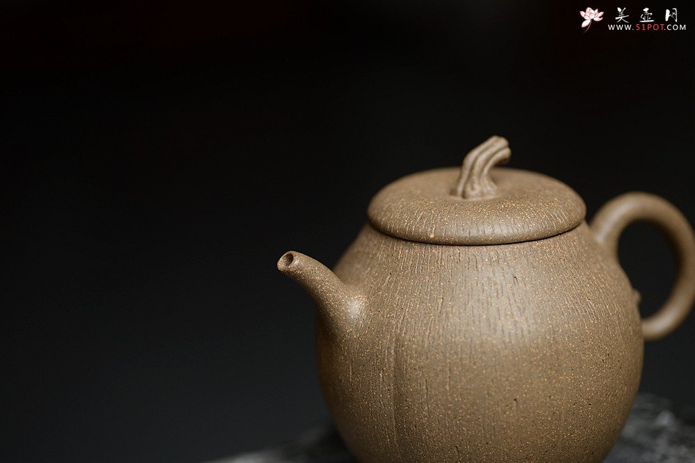 紫砂壶图片：潘小东全手新作 学院风 亭亭玉立 文气可人 玉瓜 - 宜兴紫砂壶网