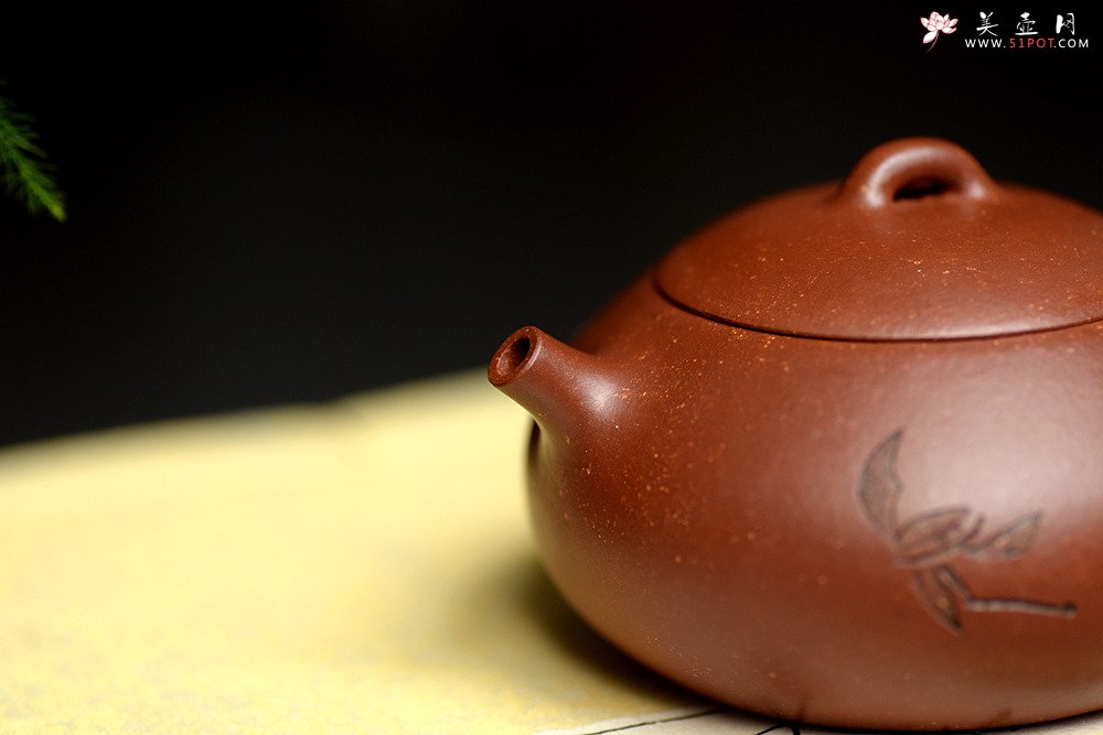 紫砂壶图片：美壶特惠 路达全手新品 温润可人 扁而不僵 全手扁腹二 - 宜兴紫砂壶网