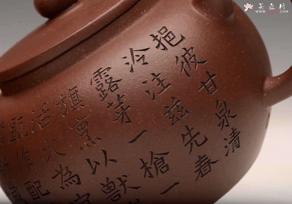 紫砂壶图片：张听钢精刻之作 全手平盖莲子 摹古清.申锡 耐品古朴 - 宜兴紫砂壶网