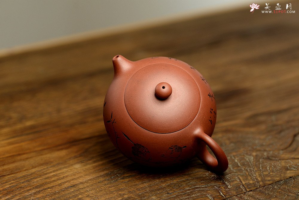 紫砂壶图片：优质老清水泥 圆润饱满 可人西施 文气的装饰  - 宜兴紫砂壶网