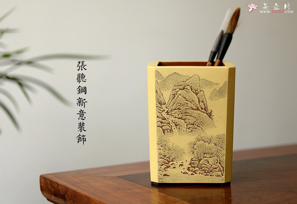 紫砂壶图片：张听钢新意装饰 现代画风  四方笔筒 别有风韵~ 暂不接受定做 - 宜兴紫砂壶网