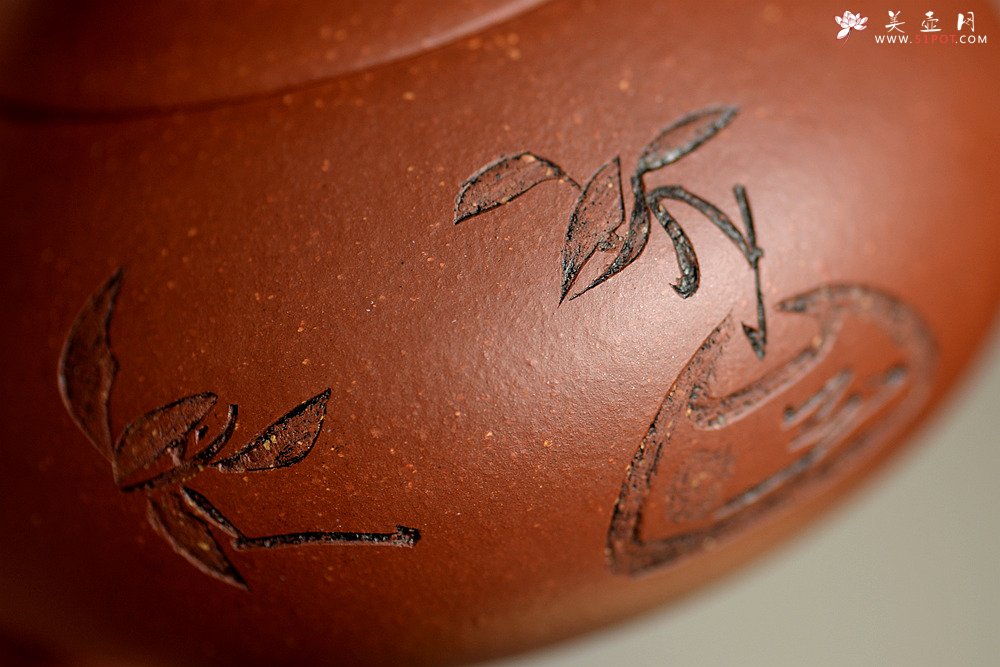 紫砂壶图片：美壶特惠 路达全手新品 温润可人 扁而不僵 全手扁腹二 - 宜兴紫砂壶网