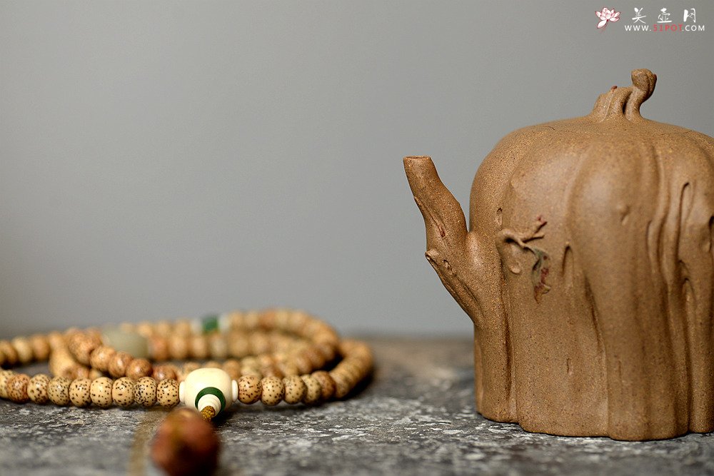 紫砂壶图片：刘秀全手经典作品 肌理自然生动 高挑挺拔 古朴之味~~颀长壶 - 宜兴紫砂壶网