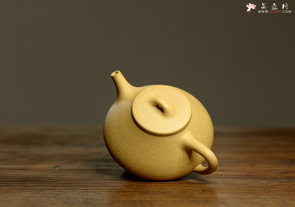 紫砂壶图片：顾小英全手子冶石瓢  器形端正~ 骨肉均挺 传统实用 - 宜兴紫砂壶网