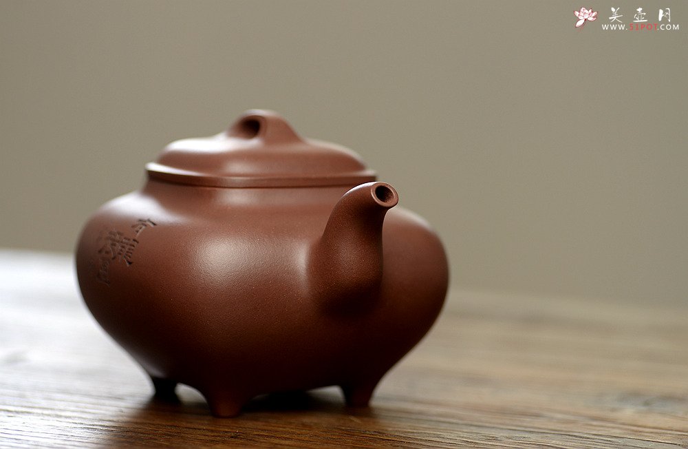紫砂壶图片：文气装饰 大气磅礴 优质清水 全手传炉 神韵悠长 - 宜兴紫砂壶网