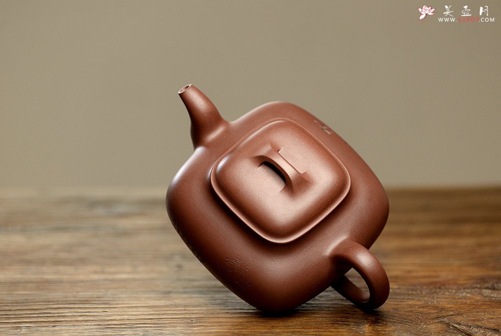 紫砂壶图片：文气装饰 大气磅礴 优质清水 全手传炉 神韵悠长 - 宜兴紫砂壶网