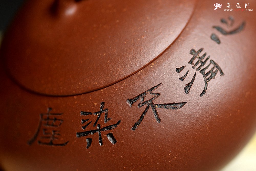 紫砂壶图片：美壶特惠 路达全手新品 温润可人 扁而不僵 全手扁腹二 - 宜兴紫砂壶网