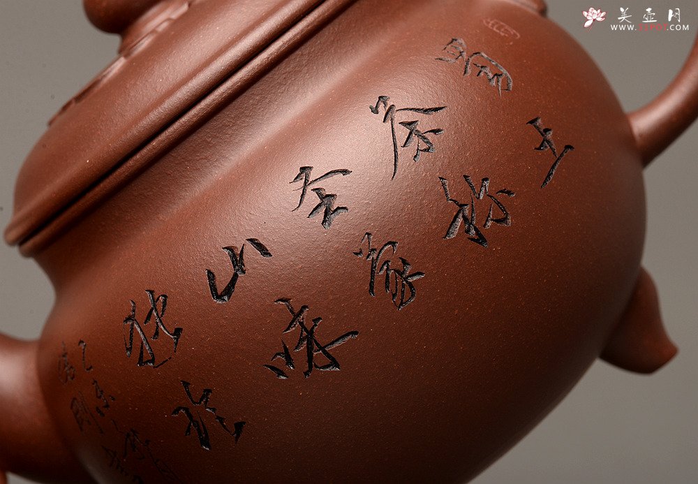 紫砂壶图片：传统经典 器型周正端庄 文气刻绘 大彬如意 - 宜兴紫砂壶网