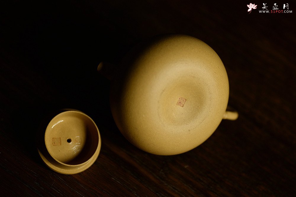 紫砂壶图片：于洪霞全手新品 娇小可人 纯正本山段泥  秋之小瓜  - 宜兴紫砂壶网