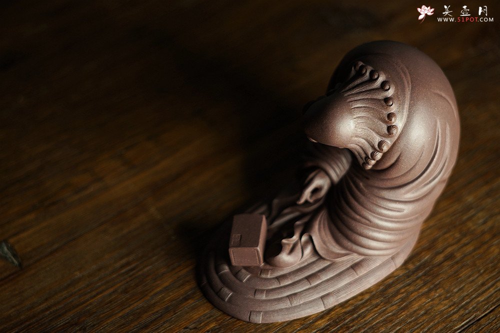紫砂壶图片：细工大赞 刘祥精品雕塑 指点迷经  - 宜兴紫砂壶网