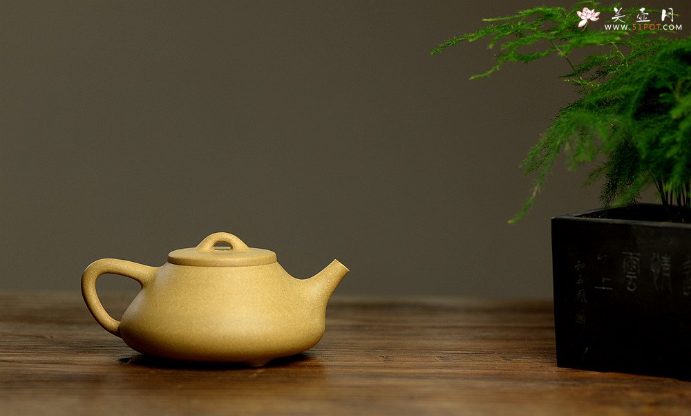 紫砂壶图片：顾小英全手子冶石瓢  器形端正~ 骨肉均挺 传统实用 - 宜兴紫砂壶网