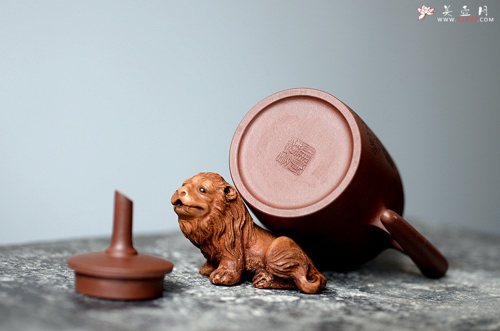 紫砂壶图片：精刻上山虎 一壶威风~ 大千 - 宜兴紫砂壶网