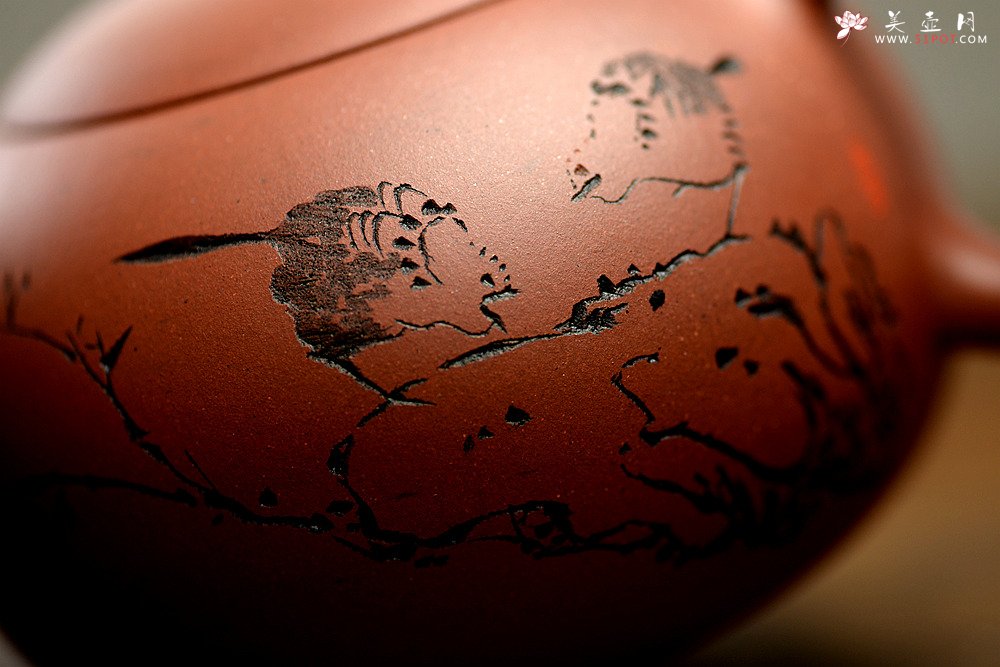 紫砂壶图片：优质老清水泥 圆润饱满 可人西施 文气的装饰  - 宜兴紫砂壶网