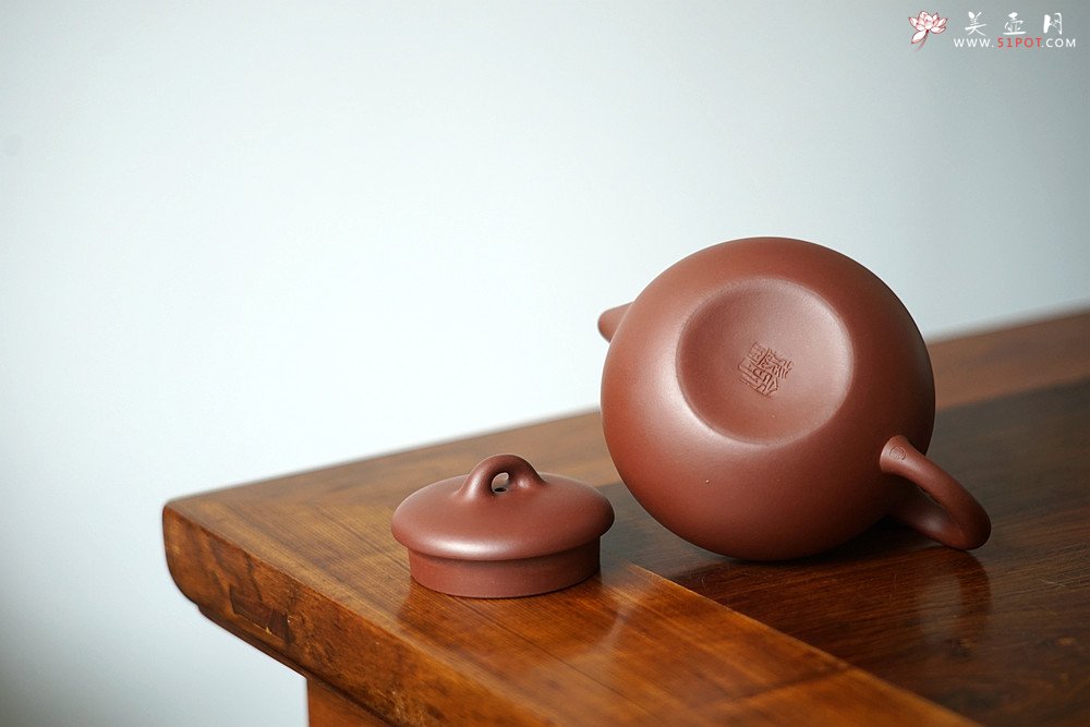 紫砂壶图片：俞欣荣新作 美壶特惠 经典实用 出水如注 线条流畅 做工精致 汉韵（高旭峰款式） - 宜兴紫砂壶网