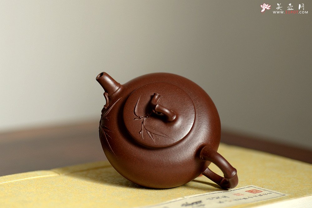 紫砂壶图片：优质老紫泥 大口实用 全手小智竹 贴叶飘逸 - 宜兴紫砂壶网