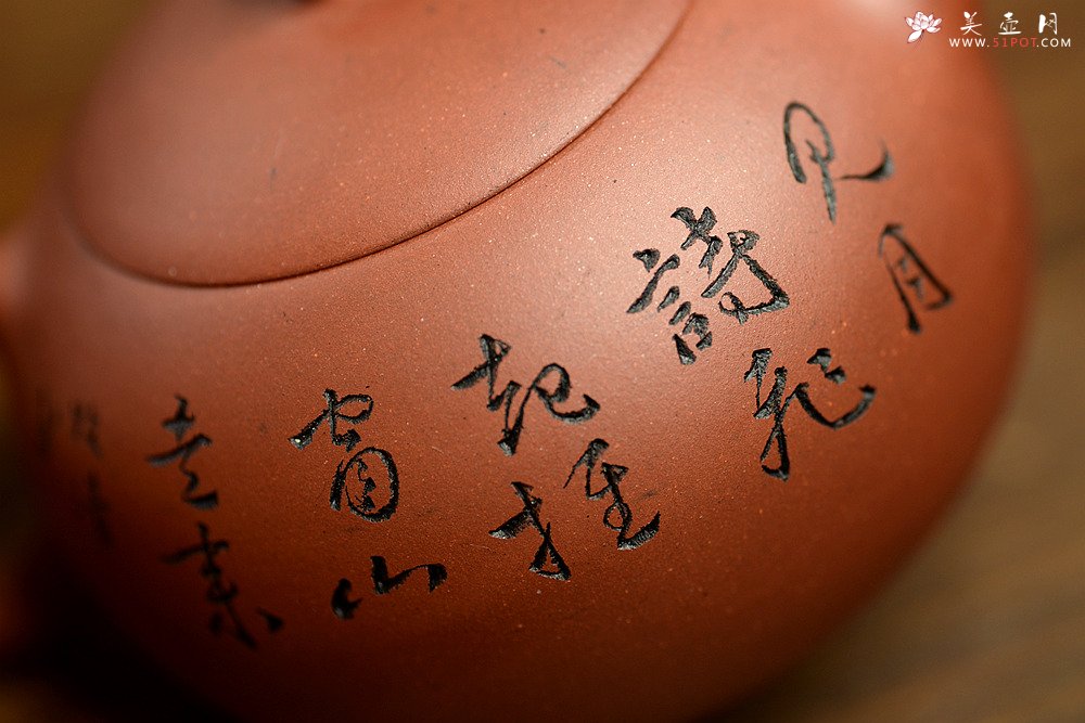 紫砂壶图片：优质老清水泥 圆润饱满 可人西施 文气的装饰  - 宜兴紫砂壶网