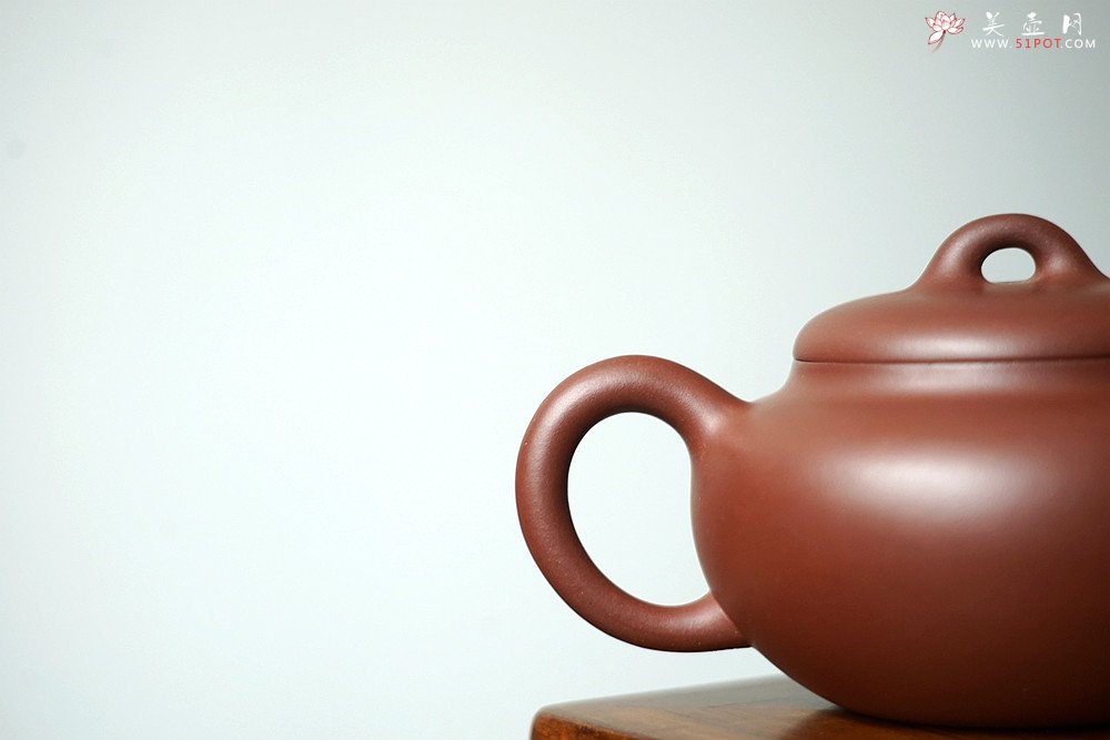 紫砂壶图片：俞欣荣新作 美壶特惠 经典实用 出水如注 线条流畅 做工精致 汉韵（高旭峰款式） - 宜兴紫砂壶网