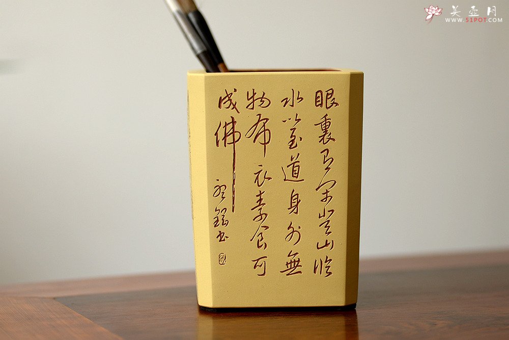 紫砂壶图片：张听钢新意装饰 现代画风  四方笔筒 别有风韵~ 暂不接受定做 - 宜兴紫砂壶网