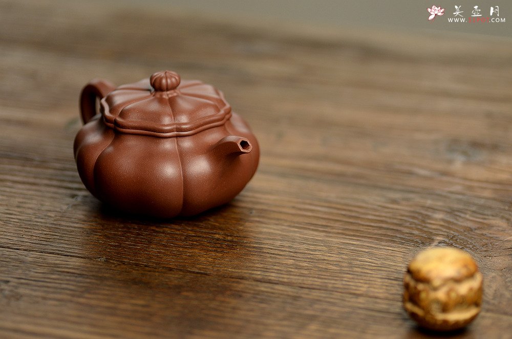 紫砂壶图片：精美之作 美若葵花 张力十足 葵仿古 - 宜兴紫砂壶网