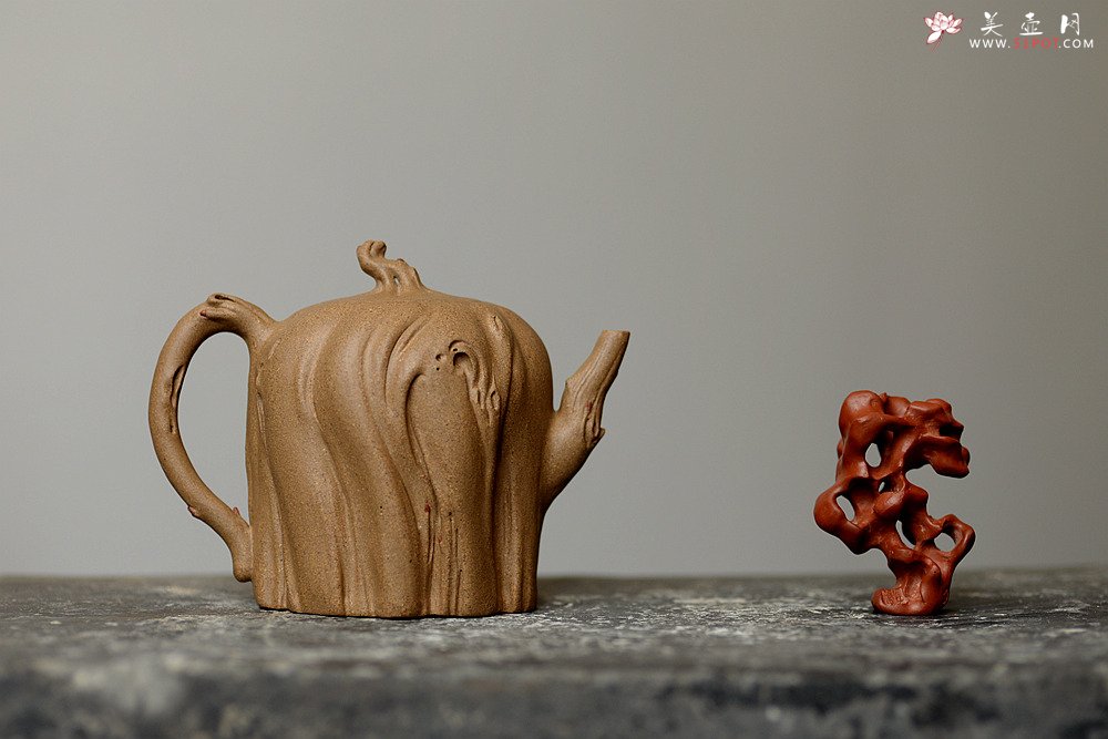 紫砂壶图片：刘秀全手经典作品 肌理自然生动 高挑挺拔 古朴之味~~颀长壶 - 宜兴紫砂壶网