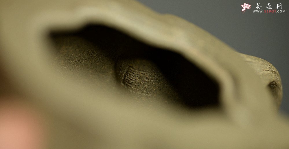 紫砂壶图片：学院派风格~ 郑志贤全手作品 秋吟 一缕秋风迎面来~ - 宜兴紫砂壶网