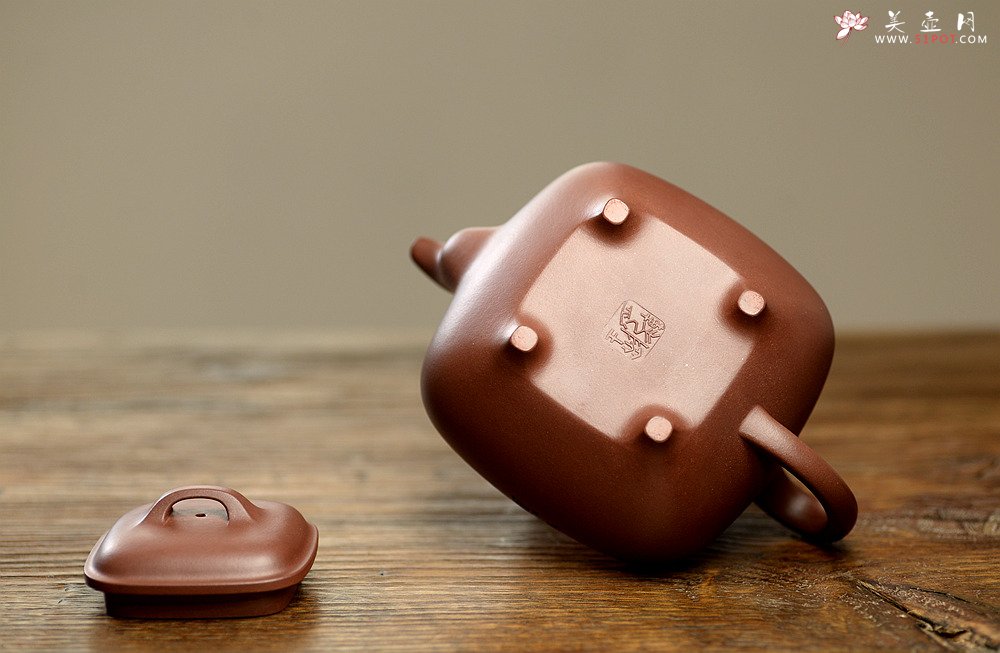 紫砂壶图片：文气装饰 大气磅礴 优质清水 全手传炉 神韵悠长 - 宜兴紫砂壶网