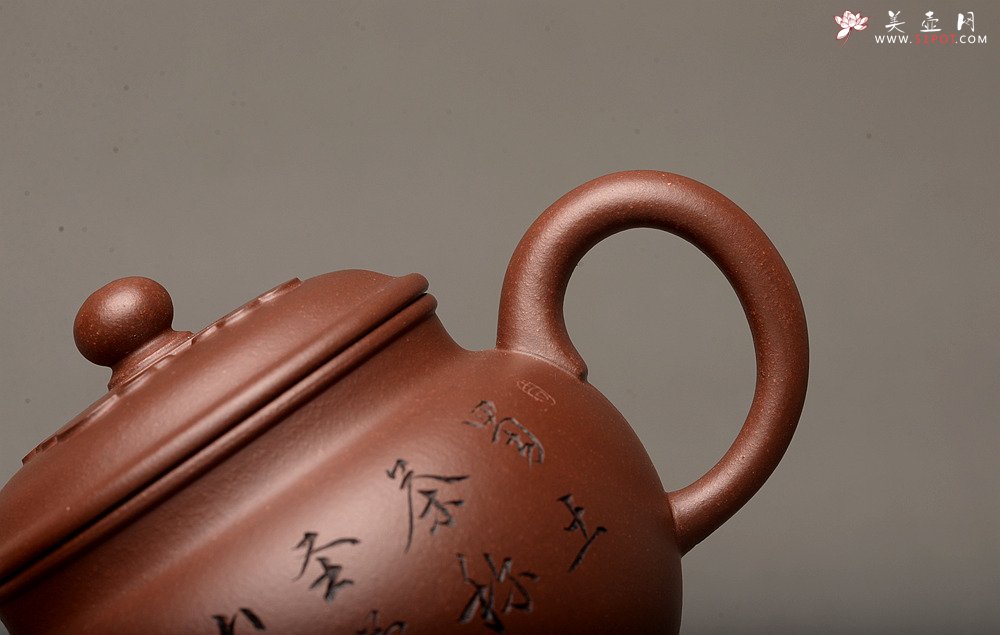 紫砂壶图片：传统经典 器型周正端庄 文气刻绘 大彬如意 - 宜兴紫砂壶网