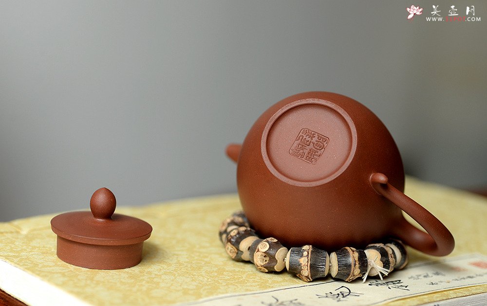 紫砂壶图片：曲峰老师全手精品之美人肩 亭亭玉立 娇俏可人 - 宜兴紫砂壶网