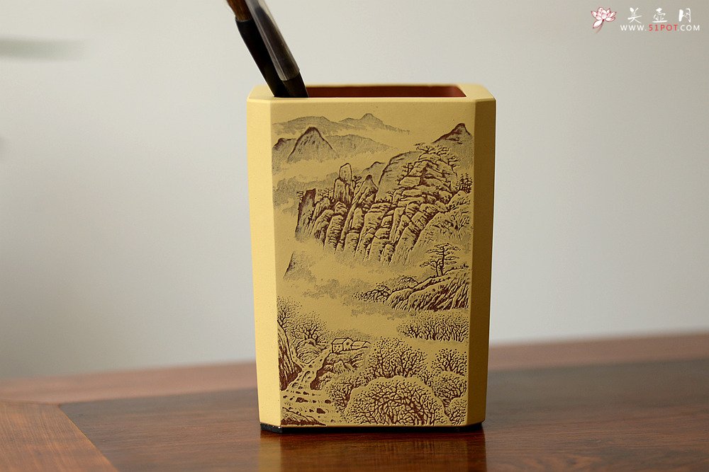 紫砂壶图片：张听钢新意装饰 现代画风  四方笔筒 别有风韵~ 暂不接受定做 - 宜兴紫砂壶网