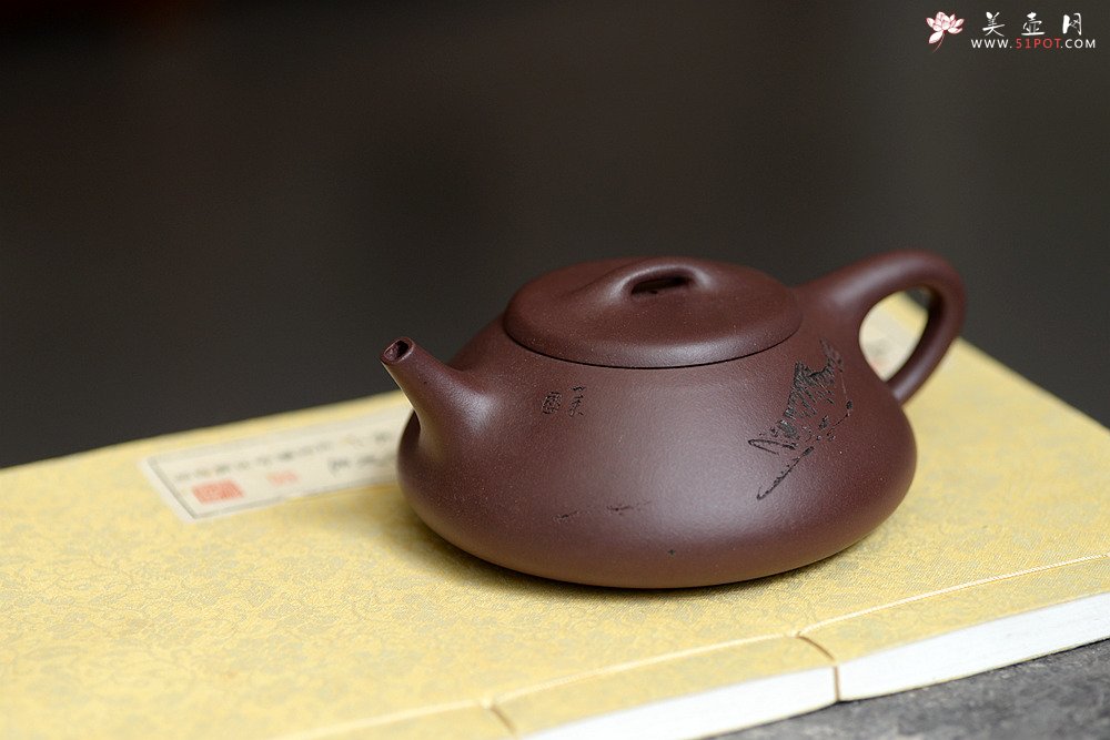 紫砂壶图片：陈进全手新品 全手纳瓢 造型新颖 有趣 陆轶舟老师精刻 - 宜兴紫砂壶网