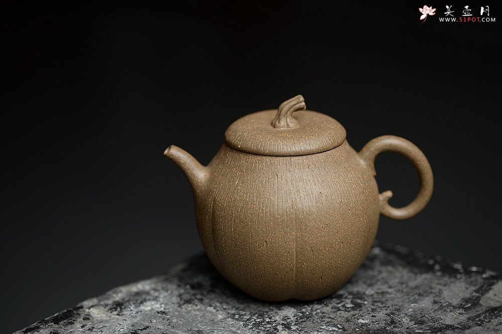 紫砂壶图片：潘小东全手新作 学院风 亭亭玉立 文气可人 玉瓜 - 宜兴紫砂壶网