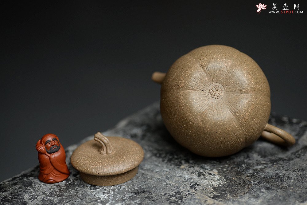 紫砂壶图片：潘小东全手新作 学院风 亭亭玉立 文气可人 玉瓜 - 宜兴紫砂壶网