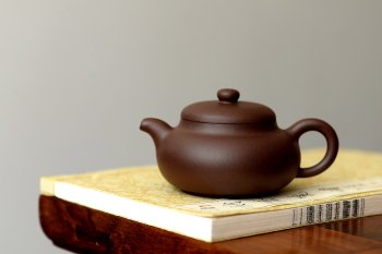 紫砂壶图片：张智耀全手新作 圆润饱满 有趣实用 全手圆乐 - 宜兴紫砂壶网