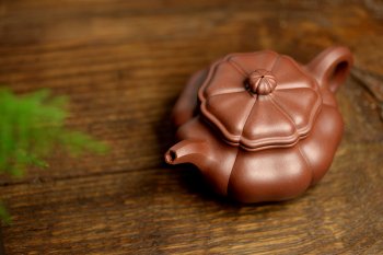 紫砂壶图片：精美之作 美若葵花 张力十足 葵仿古 - 宜兴紫砂壶网