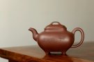 紫砂壶图片：文气装饰 大气磅礴 优质清水 全手传炉 神韵悠长 - 宜兴紫砂壶网