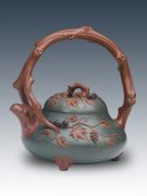 紫砂壶图片：秋硕提梁壶 - 宜兴紫砂壶网