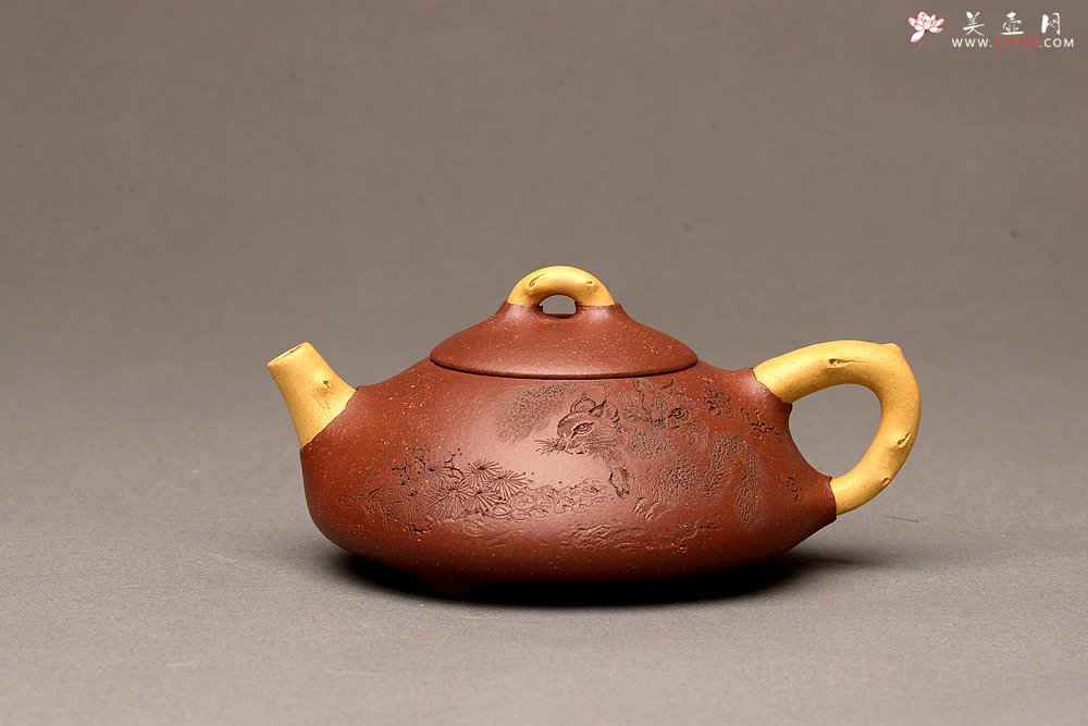 紫砂壶图片：李彦雄新品 雅趣 松鼠栩栩如生 三友石瓢 - 宜兴紫砂壶网
