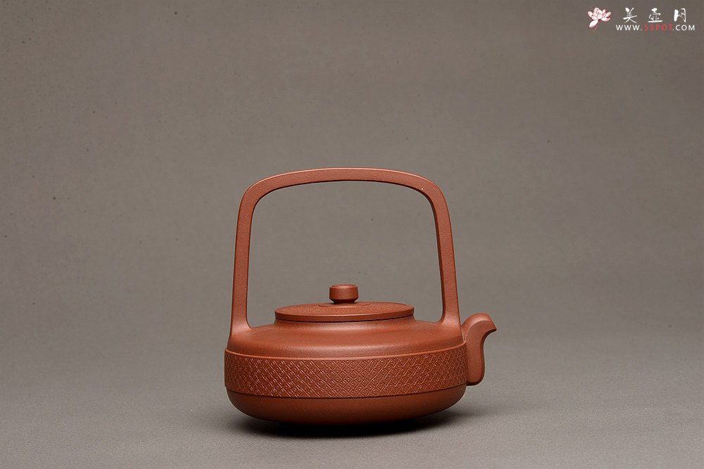 紫砂壶图片：乙未年全手工二等奖作品 端庄大气 原创作品 优质底槽青 玉璧提梁套组 - 宜兴紫砂壶网