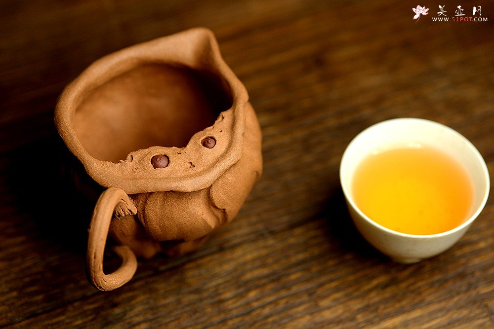 紫砂壶图片：学院派风格之全手莲蓬公道 肌理丰富 各有风味~ - 宜兴紫砂壶网