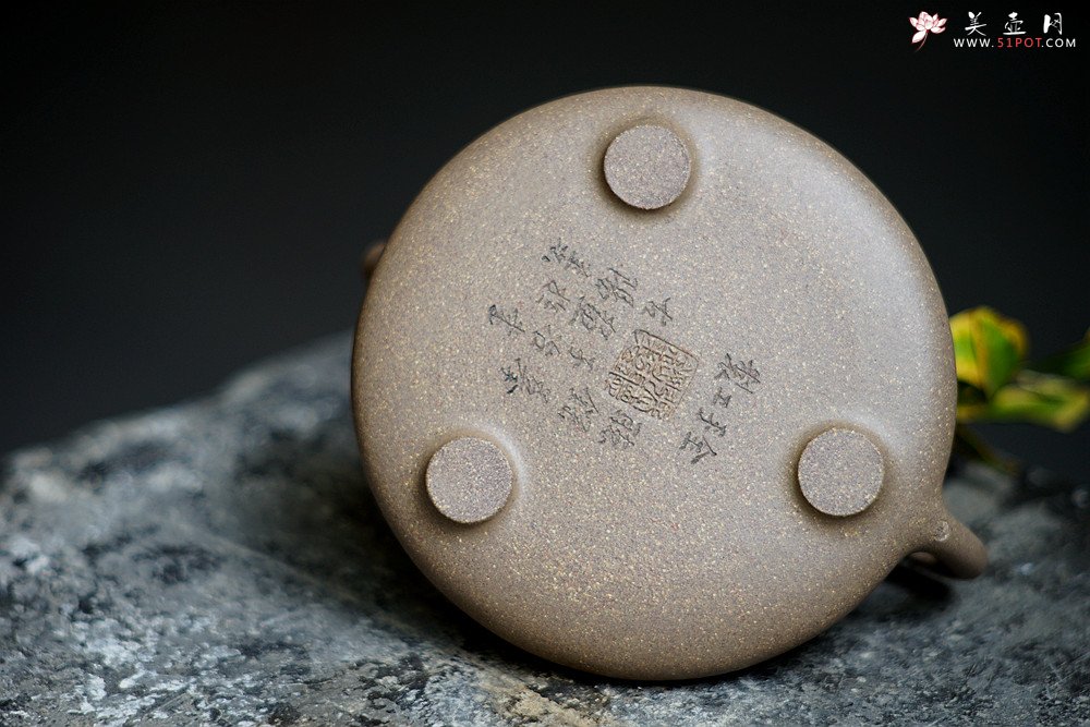 紫砂壶图片：张听刚精心摹古装饰 古朴素雅 文气佳品 全手翟子冶石瓢 - 宜兴紫砂壶网