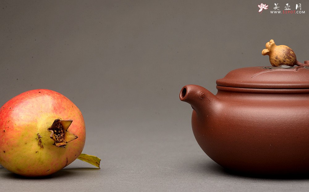 紫砂壶图片：周路健全手新作 春华秋实之仿古 逼真生动 - 宜兴紫砂壶网
